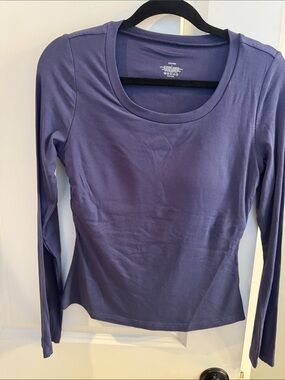 chic Long-Sleeve Scoop Neck Top in Lavender-Blue